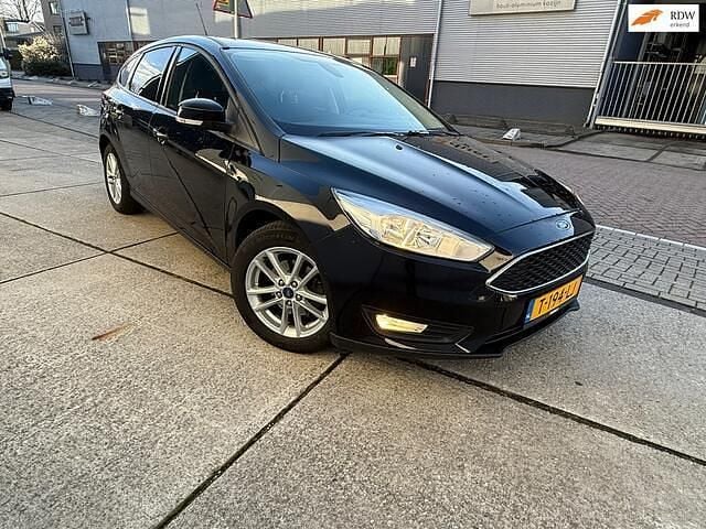 Zwart Occasion 2016 Ford Focus Titanium Hatchback | € 7.950 (Goede deal) - Afbeelding 1/4