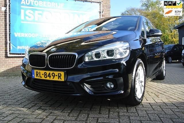Zwart Gebruikt 2018 BMW 218 Executive Stationwagen | € 13.950 (Goede deal) - Afbeelding 1/4