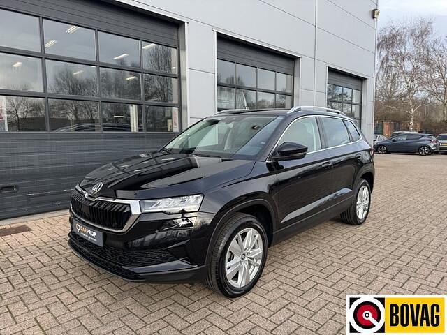 Zwart (metallic) Occasion 2025 Skoda Karoq Business Line SUV | € 38.750 (Eerlijke prijs) - Afbeelding 1/4