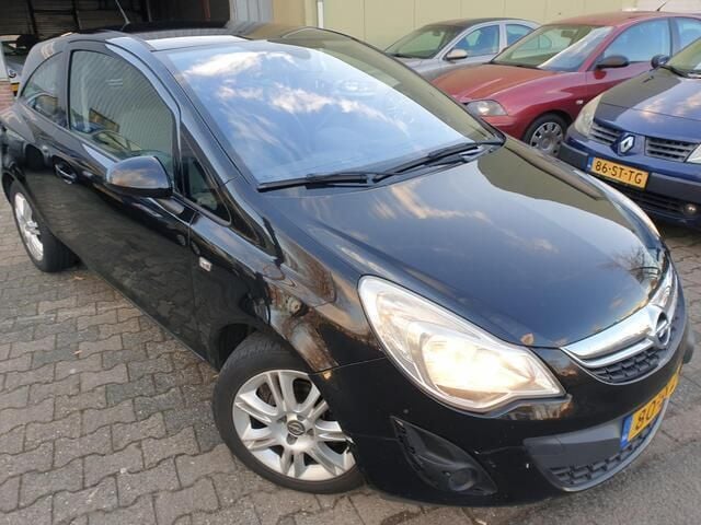 Zwart Gebruikt 2011 Opel Corsa Selection Hatchback | € 1.499 (Goede deal) - Afbeelding 1/4