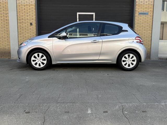 Grijs Gebruikt 2015 Peugeot 208 Hatchback | € 4.750 (Eerlijke prijs) - Afbeelding 1/4