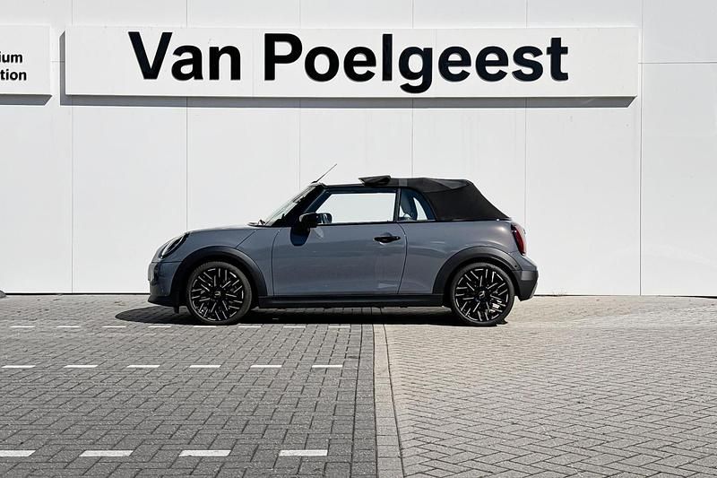 Nieuw Mini Cooper S Cabriolet Favoured 204 PK (150 kW) 2025 Copper grey Cabriolet