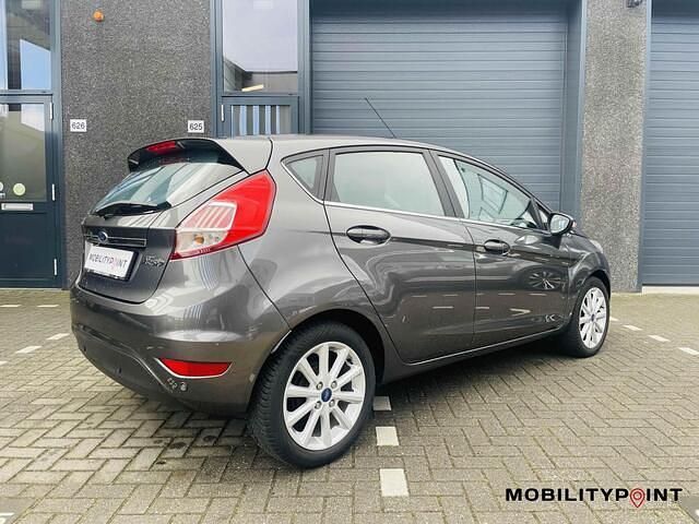 Occasion Ford Fiesta Titanium 101 PK (74 kW) 2017 Grijs Hatchback