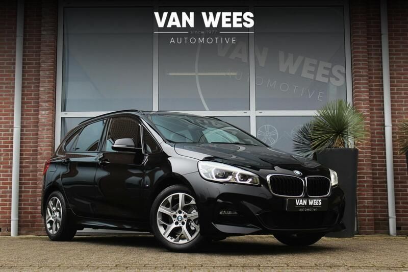 Zwart Gebruikt 2020 BMW 218 Executive Stationwagen | € 20.950 (Eerlijke prijs) - Afbeelding 1/4