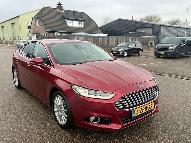 Occasion Ford Mondeo Titanium 150 PK (110 kW) 2015 Rood Hatchback