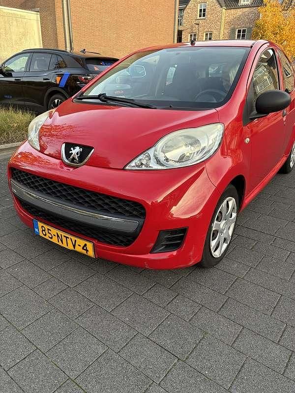 Rood Gebruikt 2010 Peugeot 107 Hatchback | € 1.690 (Super prijs) - Afbeelding 1/4