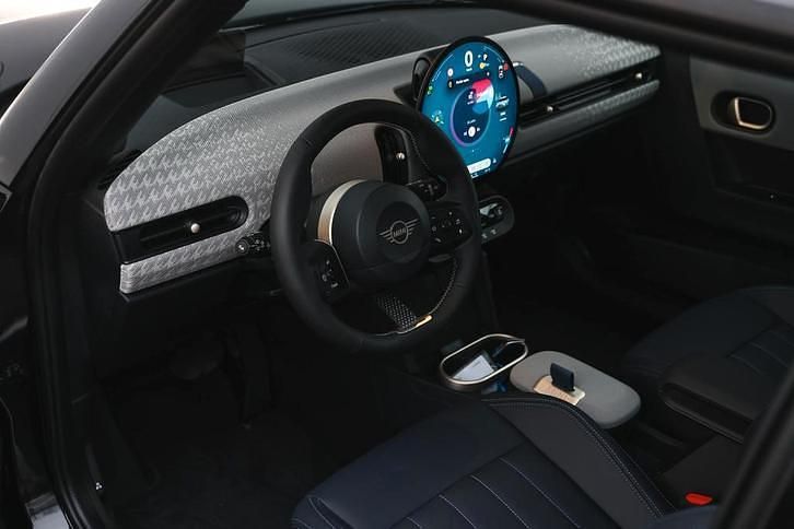 Nieuw Mini Cooper Favoured 114 kW (156 PK) 2025 Hatchback