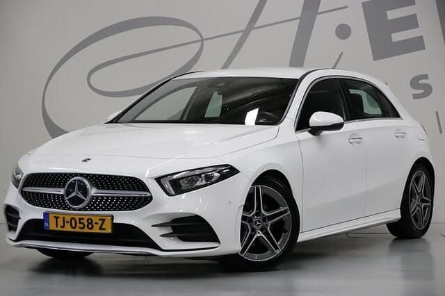 Wit Gebruikt 2018 Mercedes A200 AMG Hatchback | € 21.450 (Goede deal) - Afbeelding 1/4