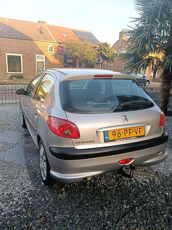 Occasion Peugeot 206 75 PK (55 kW) 2004 Grijs Hatchback