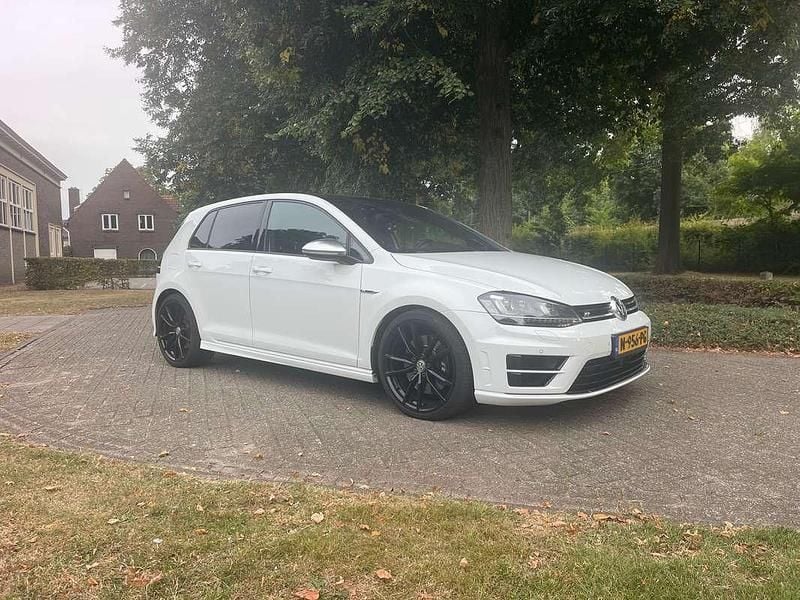 Wit Gebruikt 2015 VW Golf VII R Hatchback | € 22.000 (Eerlijke prijs) - Afbeelding 1/4