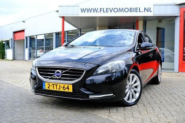 Occasion Volvo V40 Momentum 180 PK (132 kW) 2014 Zwart Stationwagen
