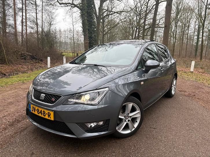 Grijs (metallic) Occasion 2016 Seat Ibiza CONNECT Hatchback | € 10.900 (Duur) - Afbeelding 1/4