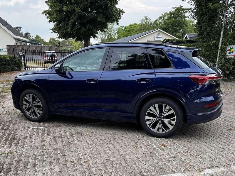 Blauw Gebruikt 2023 Audi Q4 e-tron SUV | € 34.950 (Goede deal) - Afbeelding 1/4