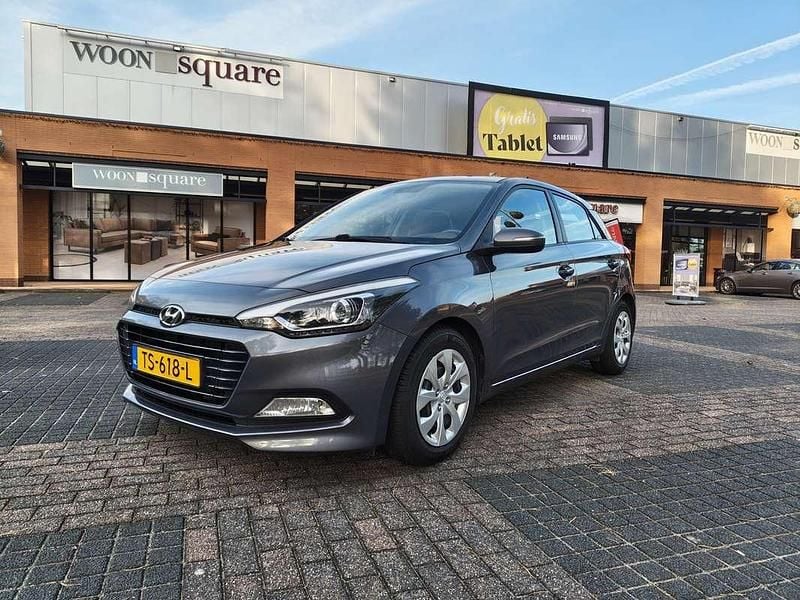 Grijs Gebruikt 2018 Hyundai i20 Comfort Hatchback | € 8.950 (Goede deal) - Afbeelding 1/4