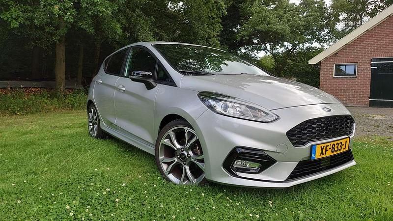 Zilver Gebruikt 2019 Ford Fiesta ST-Line Hatchback | € 12.950 (Eerlijke prijs) - Afbeelding 1/4