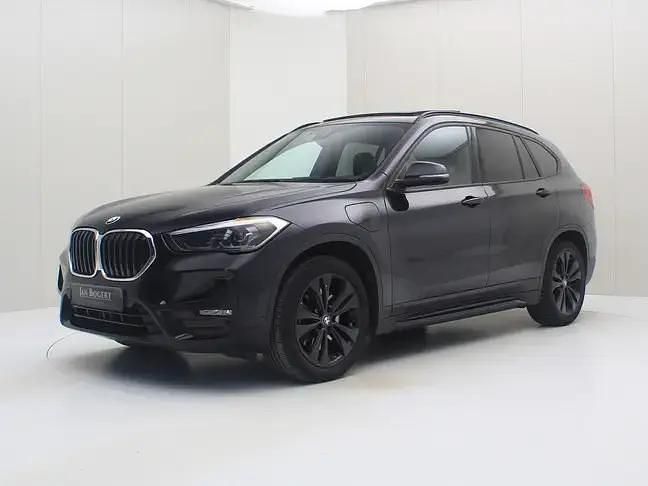 Zwart (metallic) Gebruikt 2020 BMW X1 Sport Line SUV | € 21.900 (Goede deal) - Afbeelding 1/4