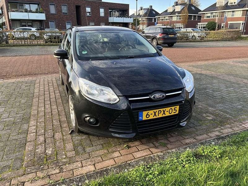 Zwart Gebruikt 2013 Ford Focus Titanium Stationwagen | € 2.999 (Super prijs) - Afbeelding 1/4