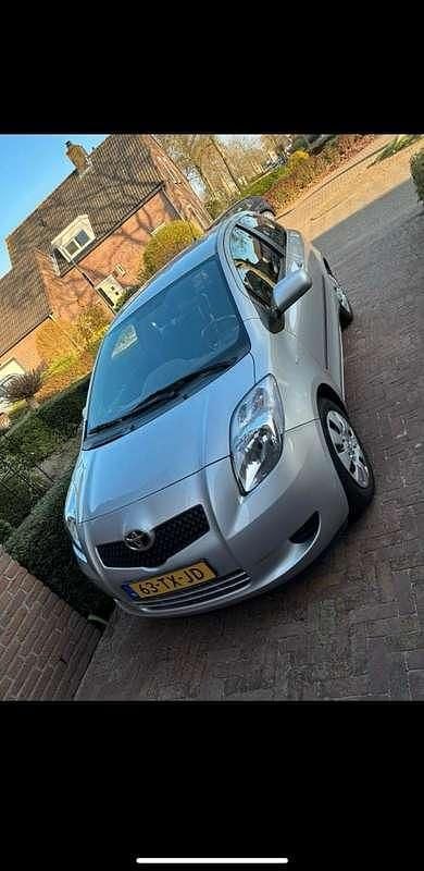 Grijs Gebruikt 2007 Toyota Yaris Sol MPV | € 6.500 - Afbeelding 1/4