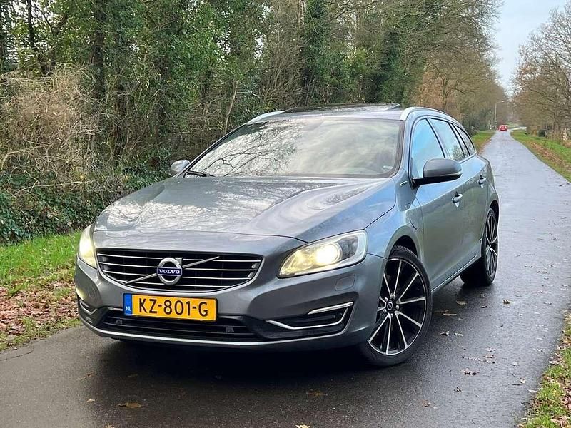 Grijs Gebruikt 2016 Volvo V60 Momentum Stationwagen | € 6.999 (Eerlijke prijs) - Afbeelding 1/4