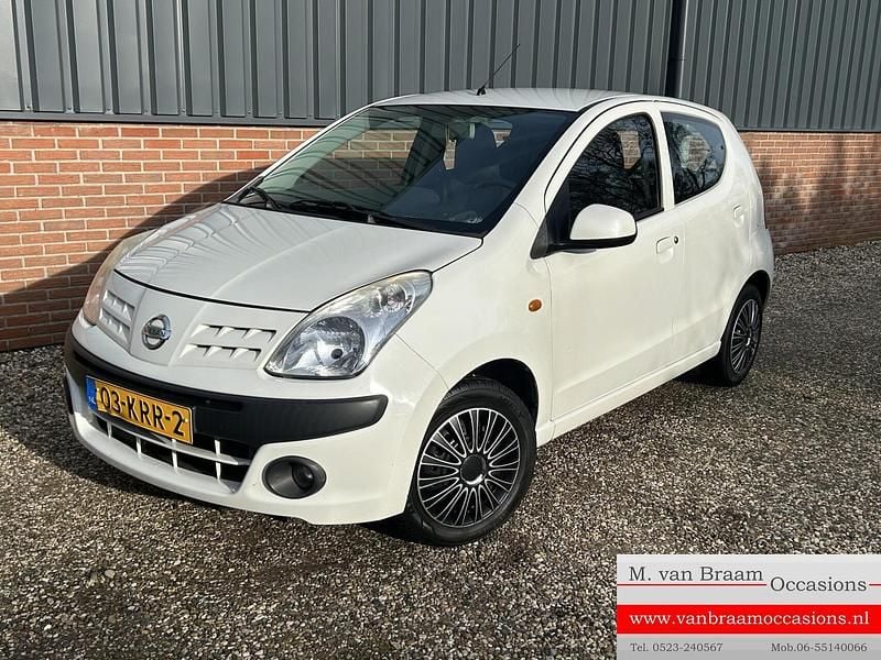 Wit (metallic) Occasion 2010 Nissan Pixo Visia Hatchback | € 2.995 (Eerlijke prijs) - Afbeelding 1/4