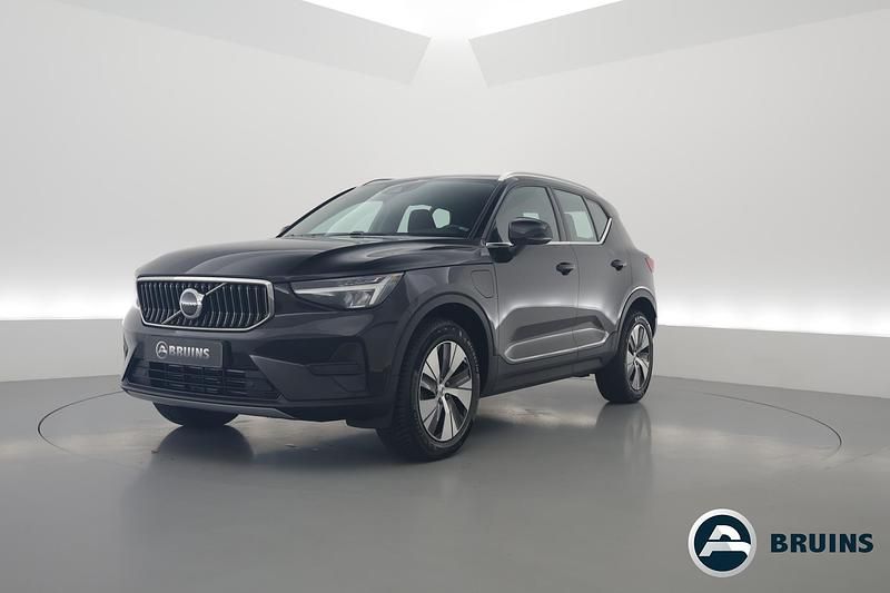 Zwart Gebruikt 2022 Volvo XC40 Plus SUV | € 33.900 (Eerlijke prijs) - Afbeelding 1/4
