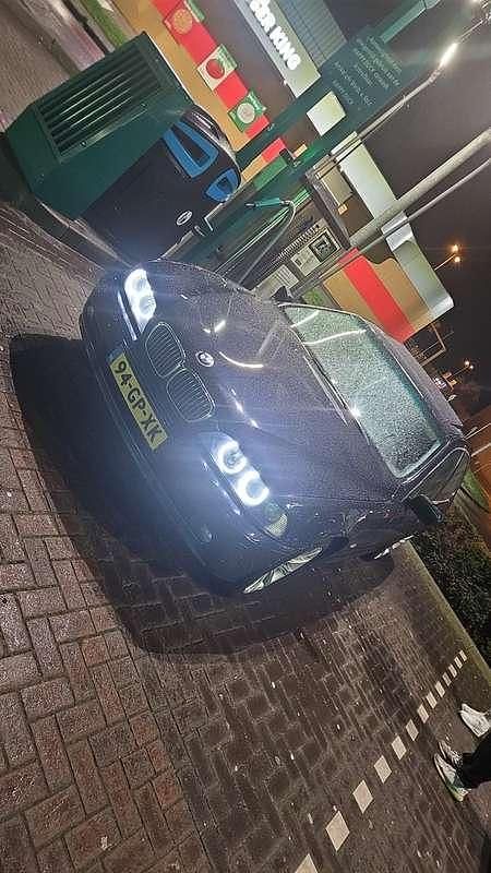 Blauw Gebruikt 2001 BMW 525 Executive Sedan | € 4.000 (Goede deal) - Afbeelding 1/4