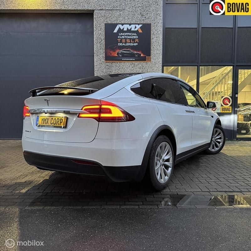 Grijs Occasion 2024 Tesla Model X SUV | € 47.890 - Afbeelding 1/4