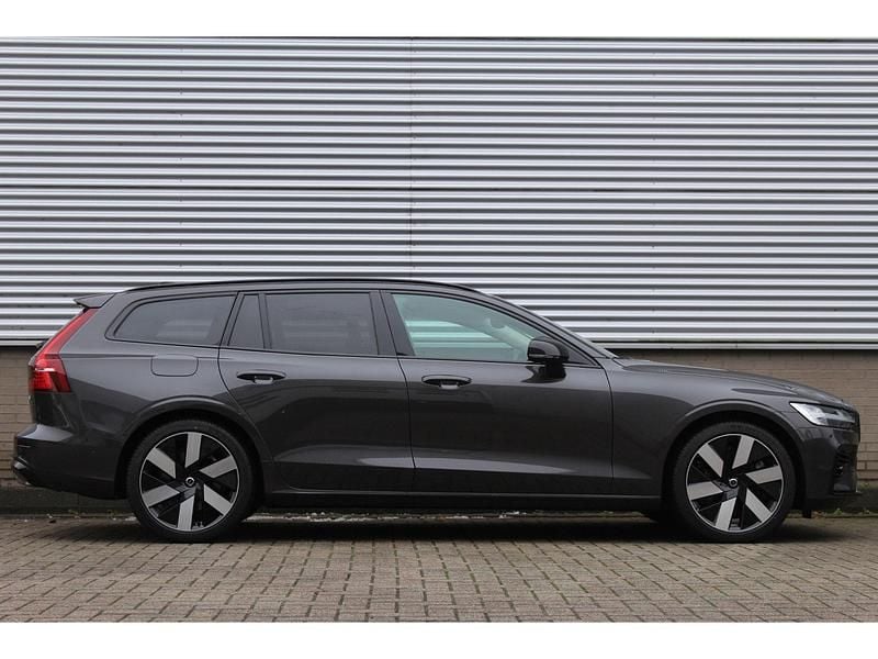 Occasion Volvo V60 Plus 350 PK (257 kW) 2025 Grijs (metallic) Stationwagen