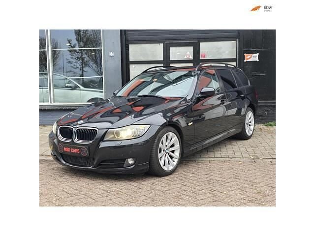 Zwart Gebruikt 2010 BMW 320 M Sport Stationwagen | € 3.950 (Eerlijke prijs) - Afbeelding 1/4