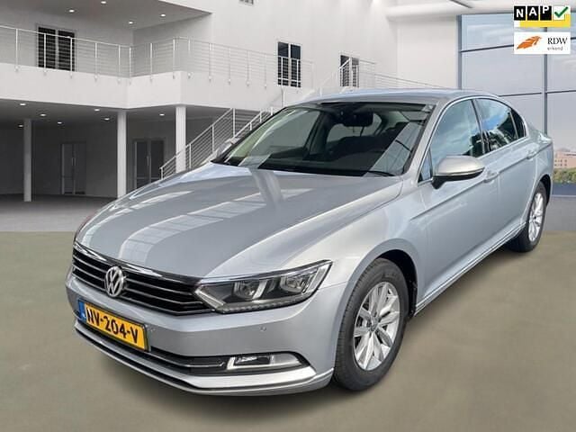 Grijs Gebruikt 2017 VW Passat Comfortline Sedan | € 11.799 (Super prijs) - Afbeelding 1/4