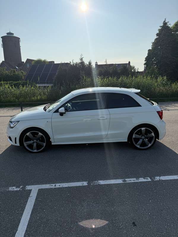 Wit Gebruikt 2011 Audi A1 S-Line Hatchback | € 8.500 (Iets duurder) - Afbeelding 1/4