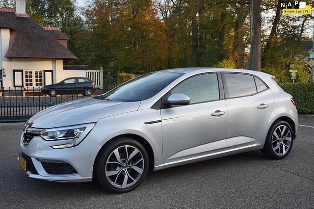 Grijs Gebruikt 2016 Renault Mégane IV Zen Hatchback | € 9.900 (Iets duurder) - Afbeelding 1/4