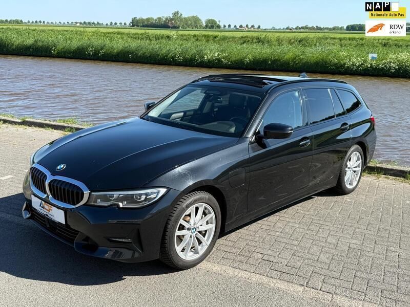 Zwart Gebruikt 2020 BMW 330 Executive Stationwagen | € 28.995 (Goede deal) - Afbeelding 1/4