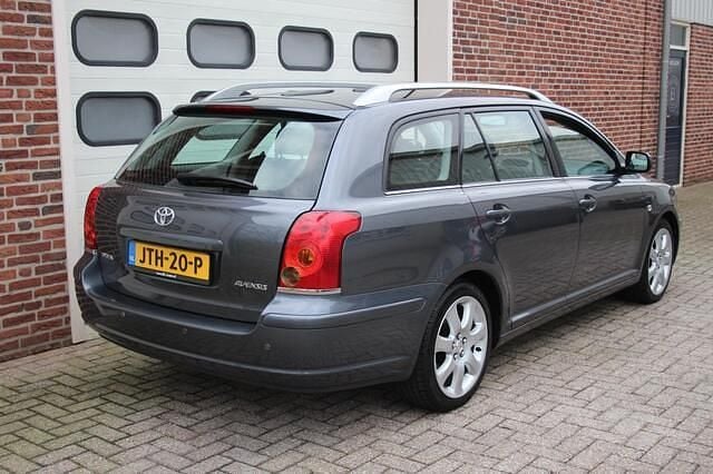 Occasion Toyota Avensis Executive 147 PK (108 kW) 2005 Grijs Stationwagen