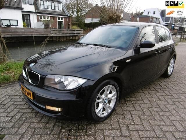 Zwart Gebruikt 2009 BMW 116 Hatchback | € 3.495 (Super prijs) - Afbeelding 1/4