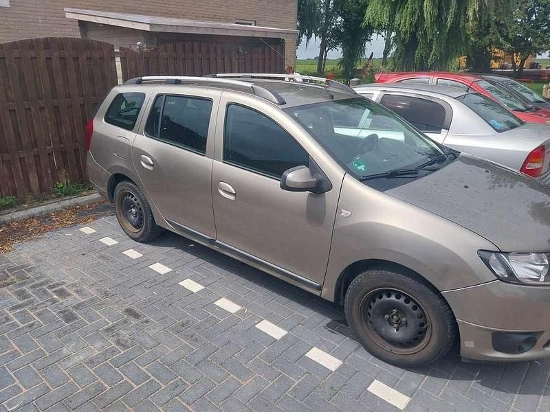 Beige Gebruikt 2014 Dacia Logan Prestige Sedan | € 3.000 - Afbeelding 1/4