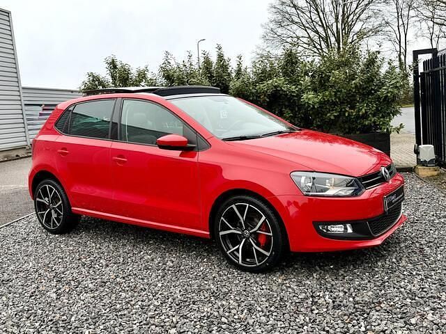 Rood Occasion 2012 VW Polo Highline Hatchback | € 9.950 (Iets duurder) - Afbeelding 1/4