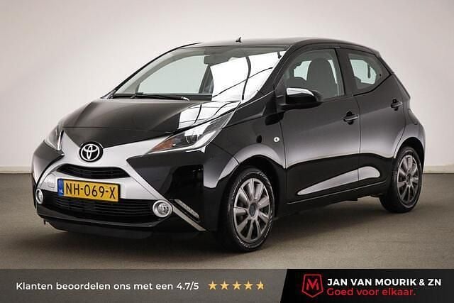 Zwart Gebruikt 2017 Toyota Aygo X-play Hatchback | € 7.450 (Goede deal) - Afbeelding 1/4