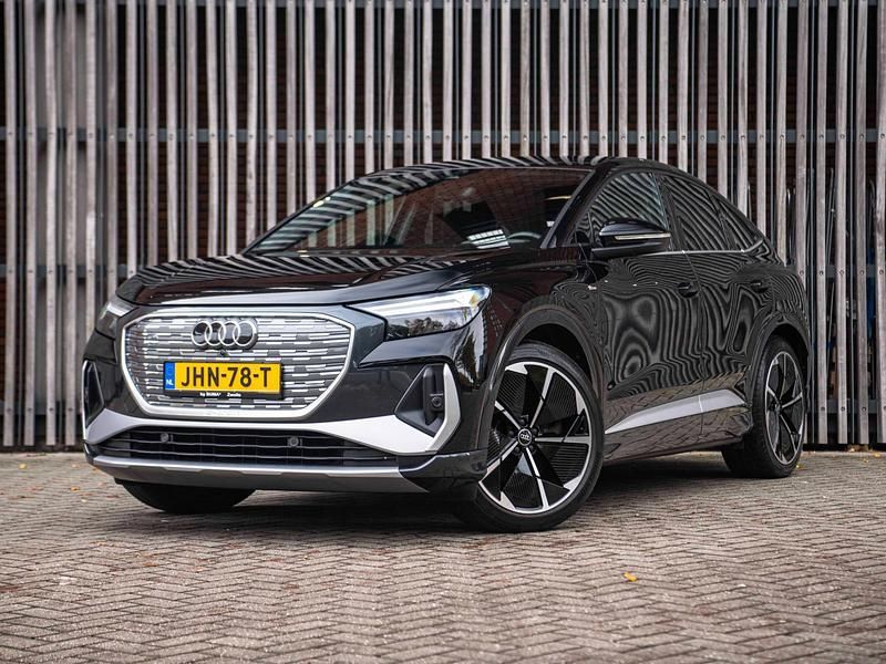 Zwart Gebruikt 2022 Audi Q4 Sportback e-tron S-Line SUV | € 29.950 - Afbeelding 1/4