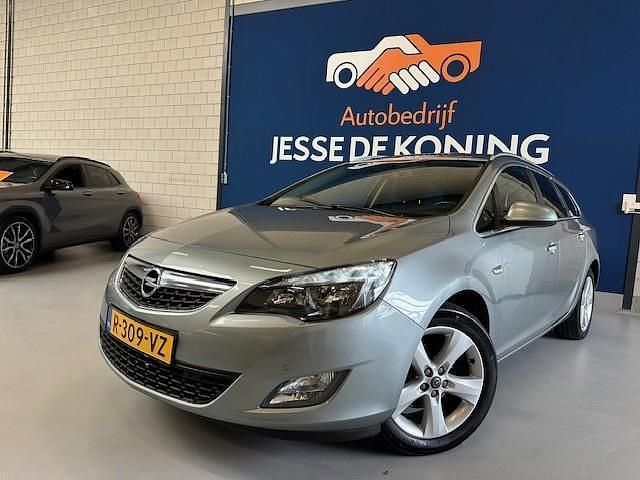 Grijs Gebruikt 2012 Opel Astra Edition Stationwagen | € 4.450 (Eerlijke prijs) - Afbeelding 1/4