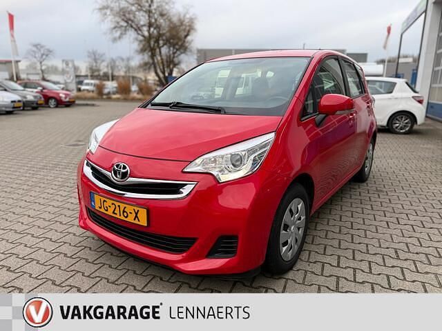 Occasion Toyota Verso-S 99 PK (72 kW) 2015 Rood MPV