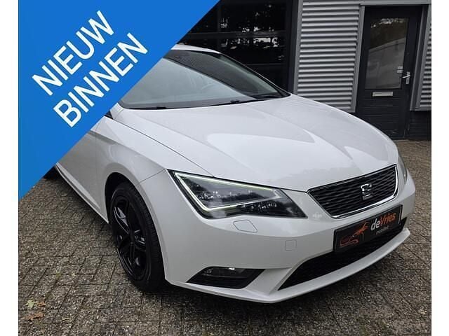 Wit Gebruikt 2013 Seat Leon Business Hatchback | € 7.999 (Eerlijke prijs) - Afbeelding 1/4