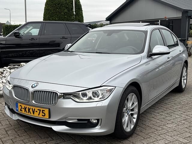 Grijs Occasion 2013 BMW 316 Sport Line Sedan | € 14.950 (Eerlijke prijs) - Afbeelding 1/4