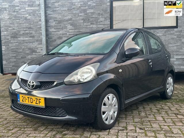 Occasion Toyota Aygo 68 PK (50 kW) 2006 Zwart Hatchback
