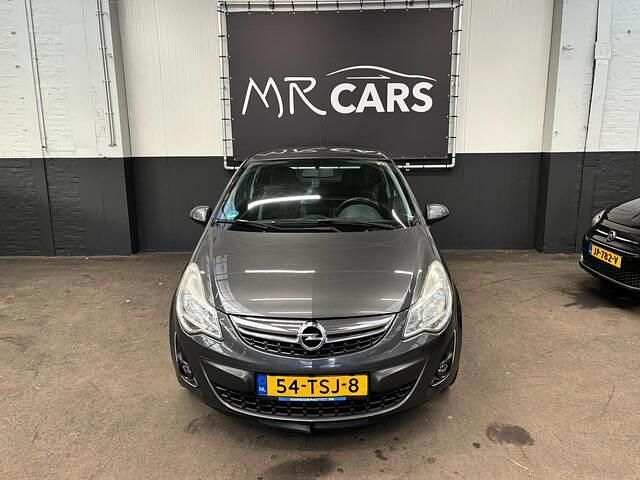 Grijs, metallic lak Gebruikt 2012 Opel Corsa Edition Hatchback | € 1.750 (Goede deal) - Afbeelding 1/4