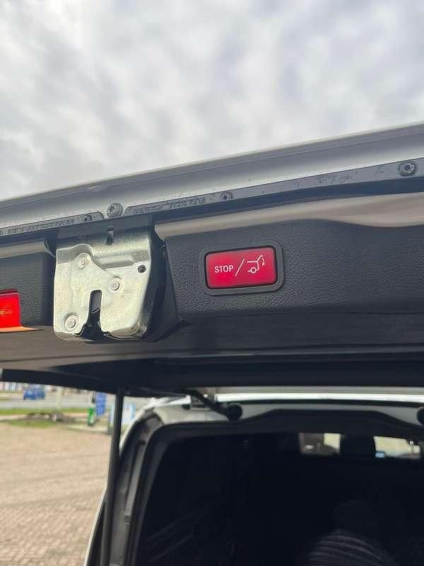 Wit Occasion 2022 Mercedes V300 MPV | € 63.500 (Eerlijke prijs) - Afbeelding 1/4