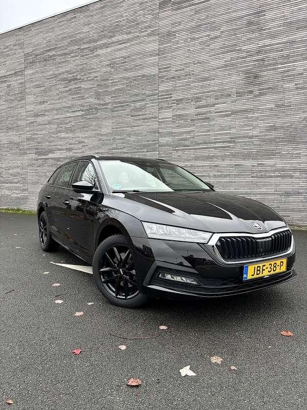 Occasion 2022 Skoda Octavia Ambition Stationwagen | € 22.500 (Super prijs) - Afbeelding 1/4