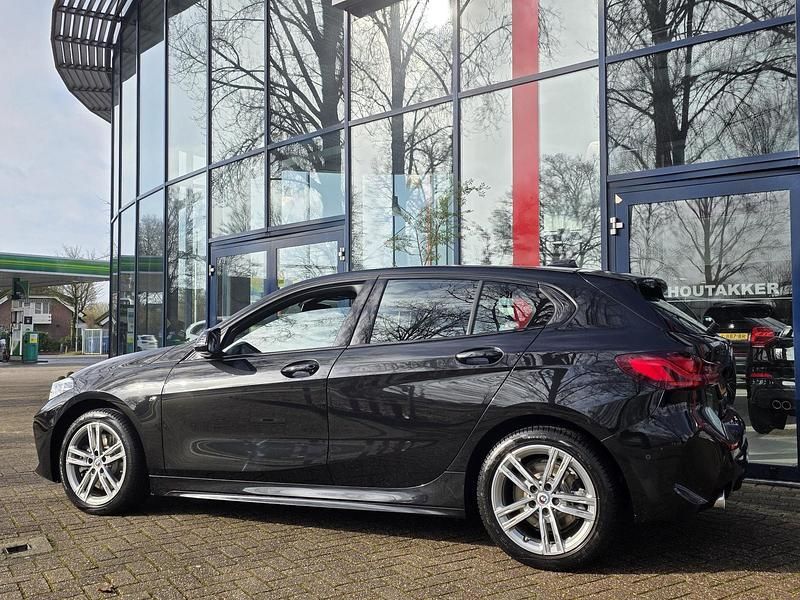 Occasion BMW 120 M Sport 178 PK (130 kW) 2022 Zwart (metallic) Hatchback