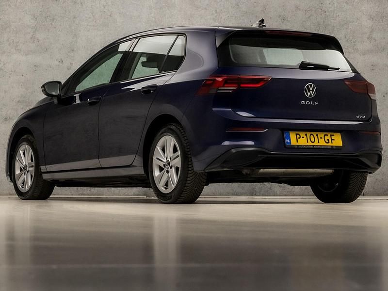 Occasion VW Golf VIII Sport 112 PK (82 kW) 2022 Blauw Hatchback