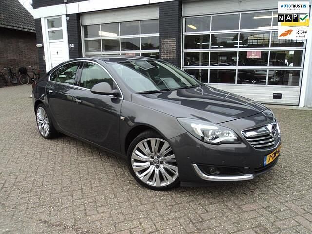 Grijs Gebruikt 2014 Opel Insignia Cosmo Hatchback | € 8.250 (Goede deal) - Afbeelding 1/4